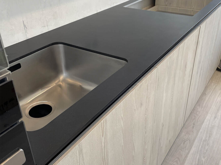 Искусственный кварцевый камень Atem Black 1105 — фото 3 — MAS — Modern Acrylic Stone