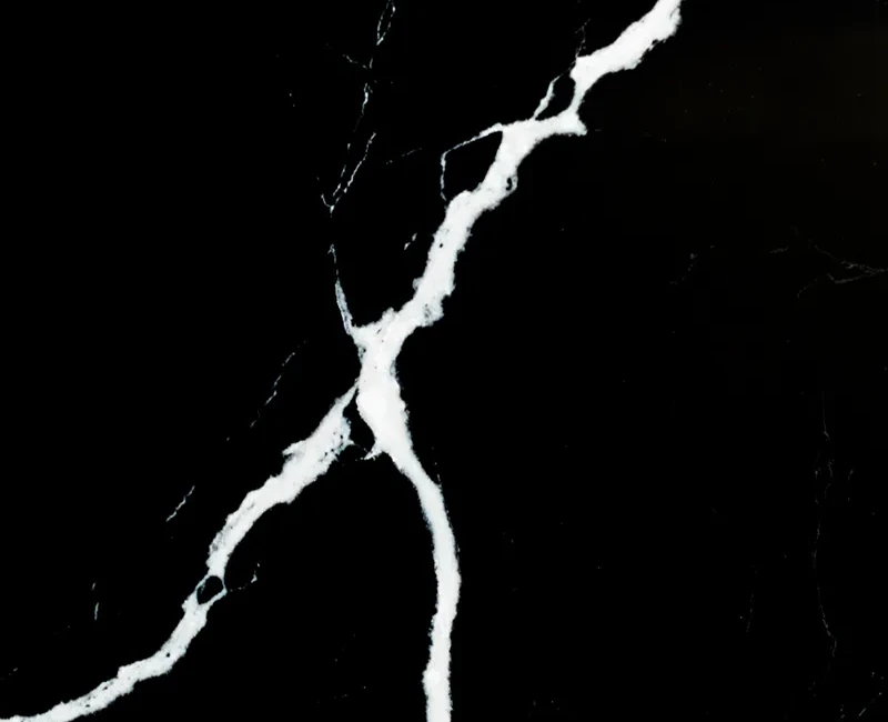 Искусственный кварцевый камень Vicostone BQ8740 Nero Marquina — фото 1 — MAS — Modern Acrylic Stone
