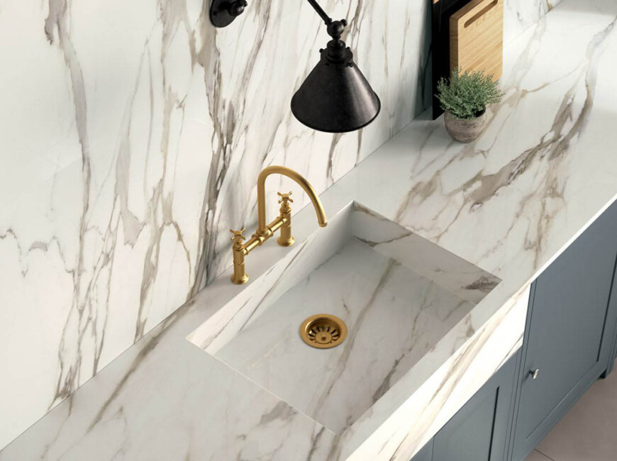 Широкоформатная керамогранитная плита Keralini Calacatta Gold — фото 3 — MAS — Modern Acrylic Stone