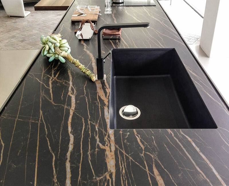Широкоформатная керамогранитная плита Laminam I Naturali Noir Desir — фото 5 — MAS — Modern Acrylic Stone
