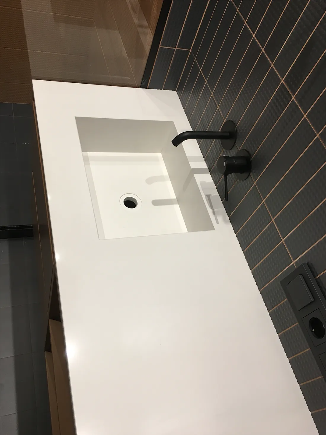 Столешница с раковиной из кварца Caesarstone 1141 Pure White — фото 3 — MAS — Modern Acrylic Stone