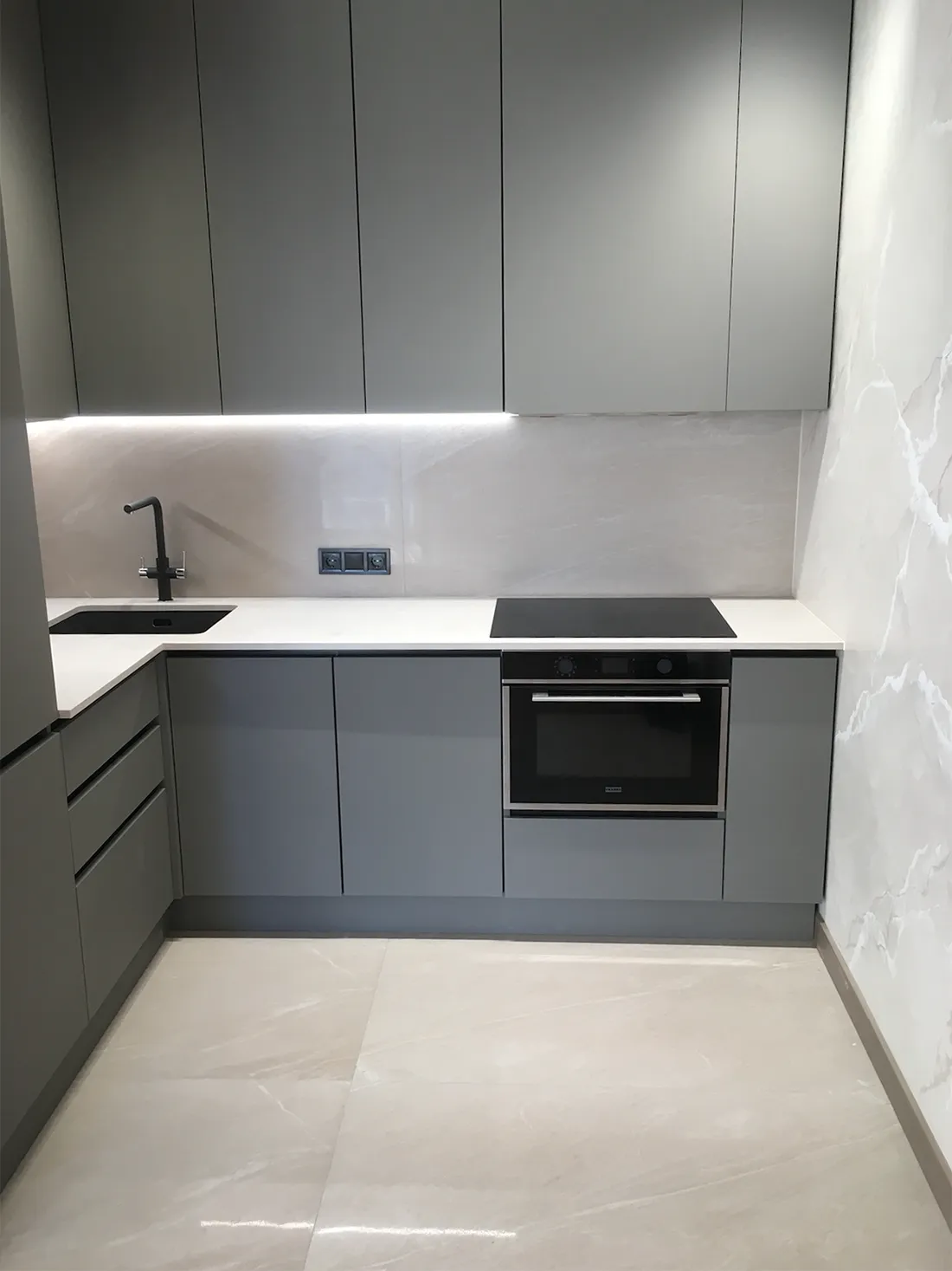 Угловая столешница из кварцевого агломерата Caesarstone 4023 Topus Concrete — фото 1 — MAS — Modern Acrylic Stone