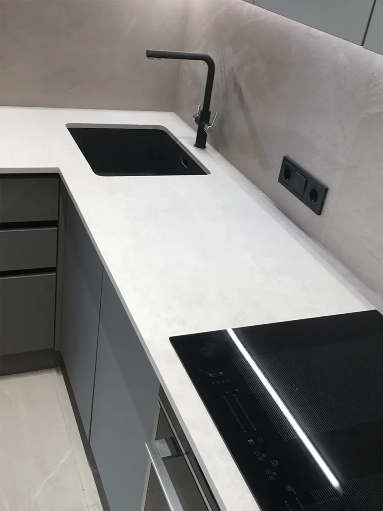 Угловая столешница из кварцевого агломерата Caesarstone 4023 Topus Concrete — фото 3 — MAS — Modern Acrylic Stone