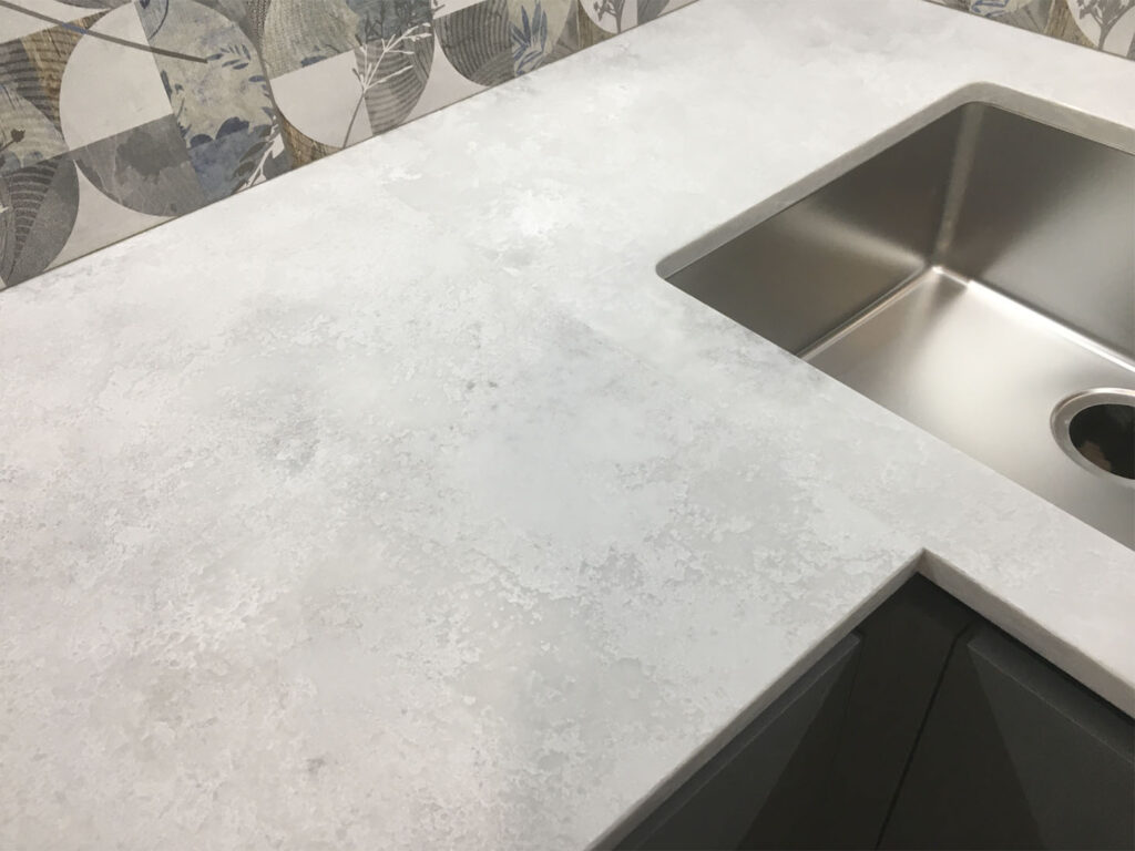 Кварцова стільниця для кухні Avant Quartz 8100 Мулен — фото 4 — MAS — Modern Acrylic Stone