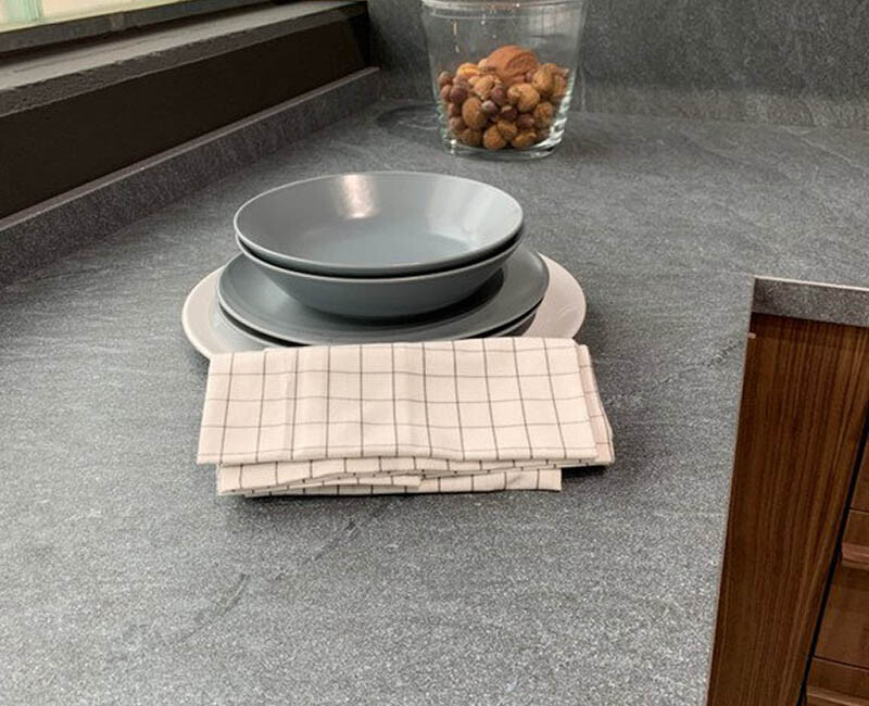 Широкоформатная керамогранитная плита Laminam In-Side Pietra di Cardoso Grigio — фото 5 — MAS — Modern Acrylic Stone