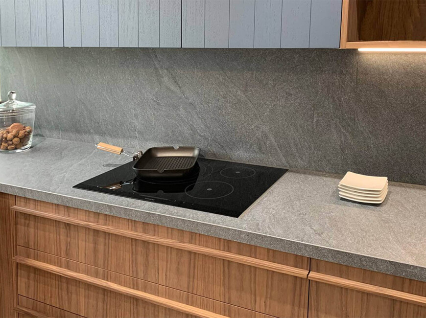 Широкоформатная керамогранитная плита Laminam In-Side Pietra di Cardoso Grigio — фото 6 — MAS — Modern Acrylic Stone