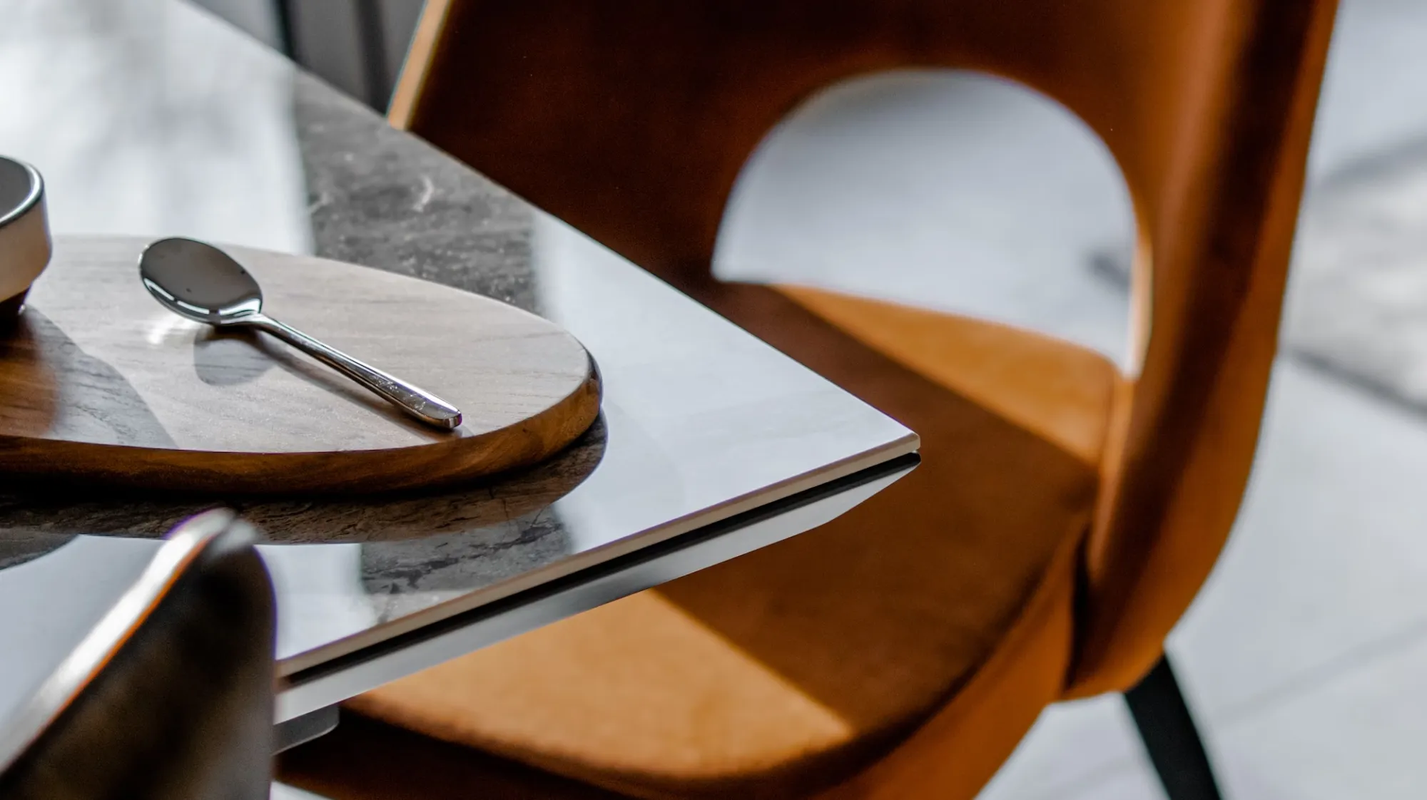 Стіл з керамогранітною стільницею для квартири та будинку — MAS — Modern Acrylic Stone