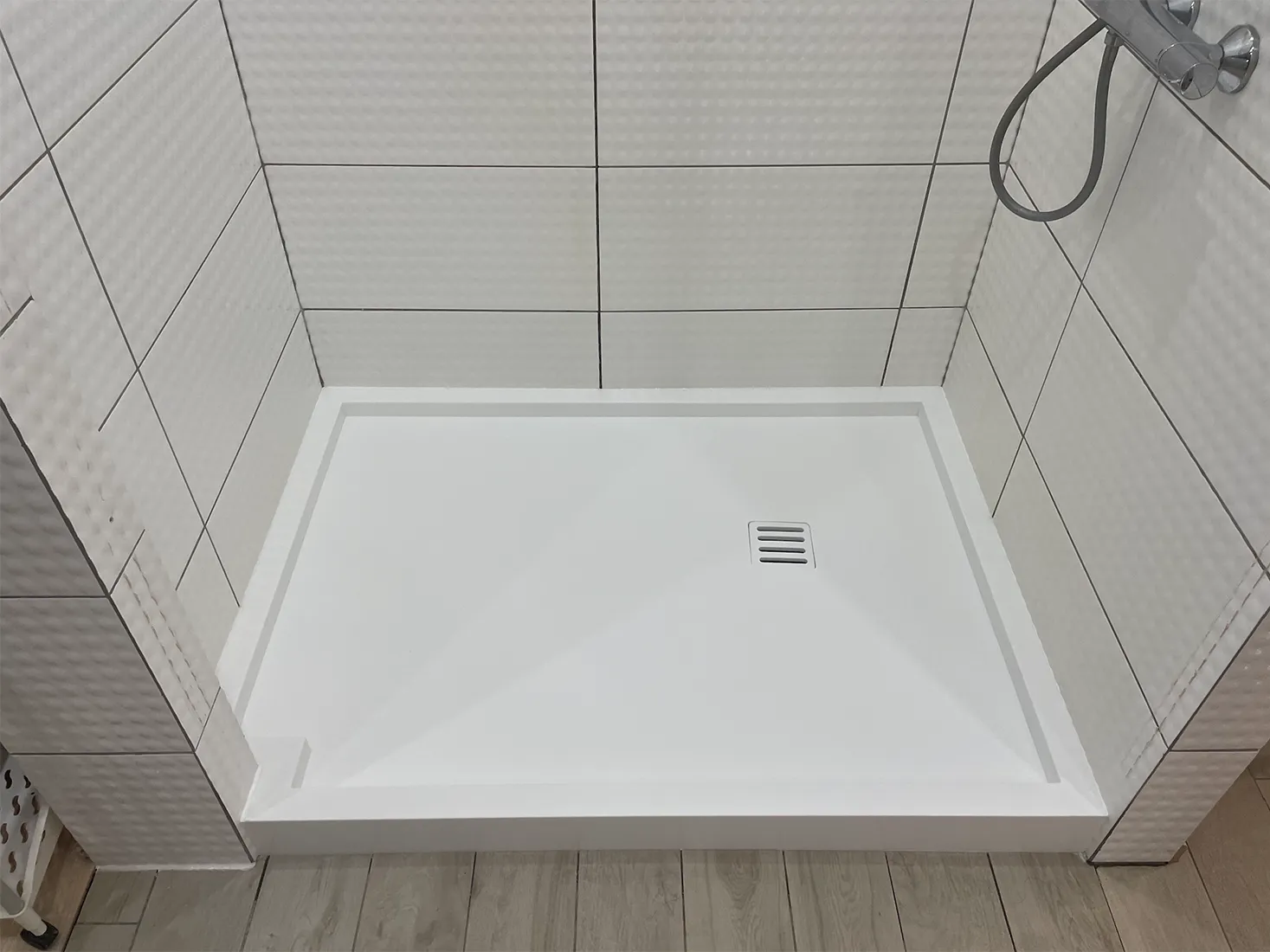 Душевой поддон из акрилового камня Grandex P-104 Pure White — фото 3 — MAS — Modern Acrylic Stone