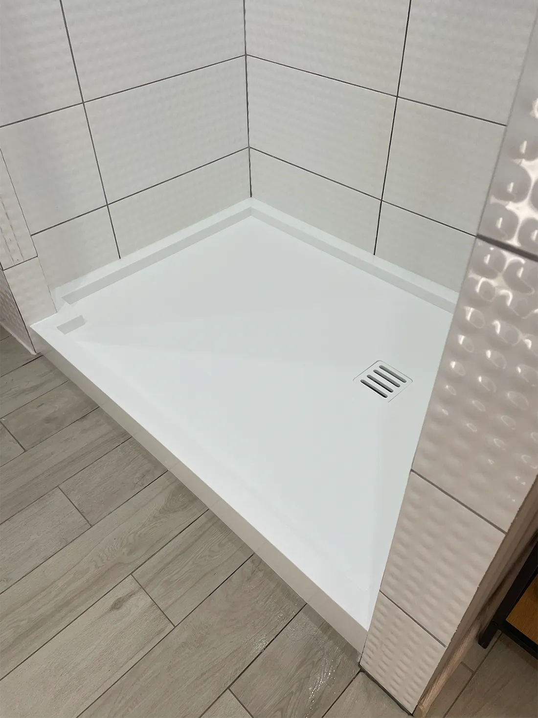 Душовий піддон з акрилового каменю Grandex P-104 Pure White — фото 1 — MAS — Modern Acrylic Stone