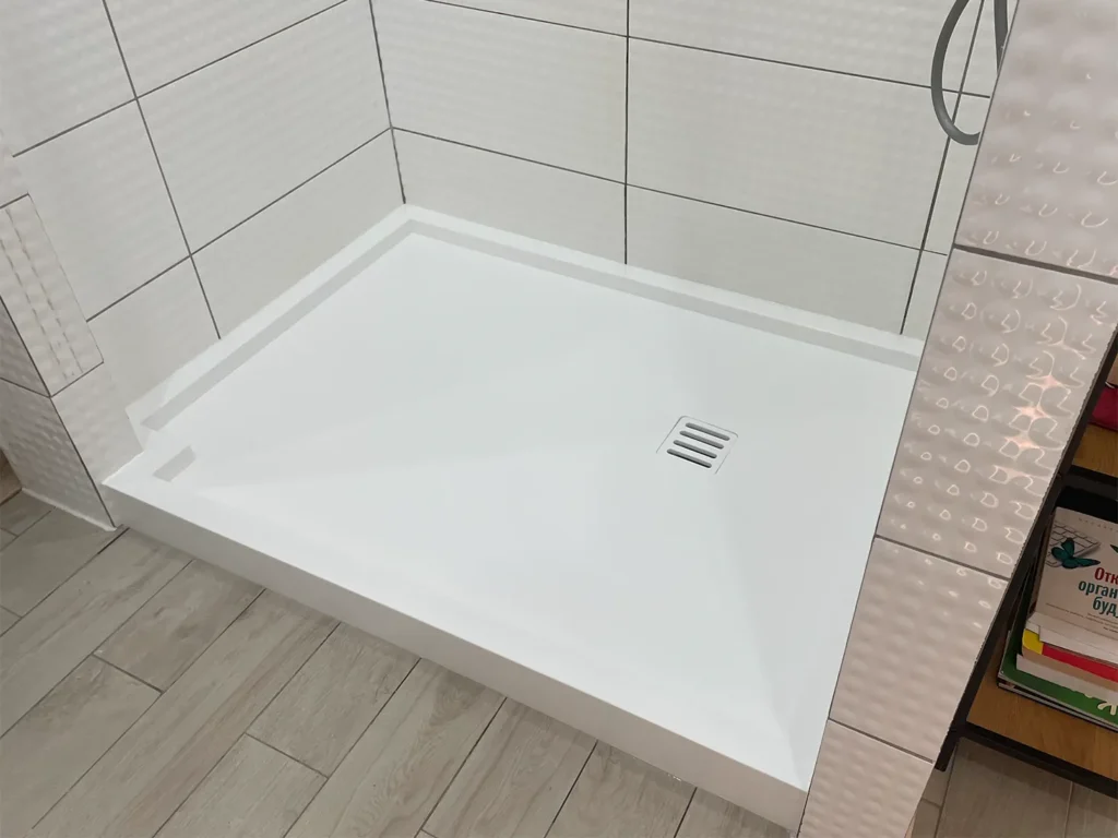 Душовий піддон з акрилового каменю Grandex P-104 Pure White — фото 2 — MAS — Modern Acrylic Stone