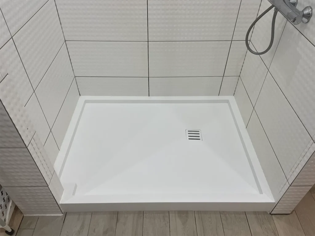 Душовий піддон з акрилового каменю Grandex P-104 Pure White — фото 3 — MAS — Modern Acrylic Stone
