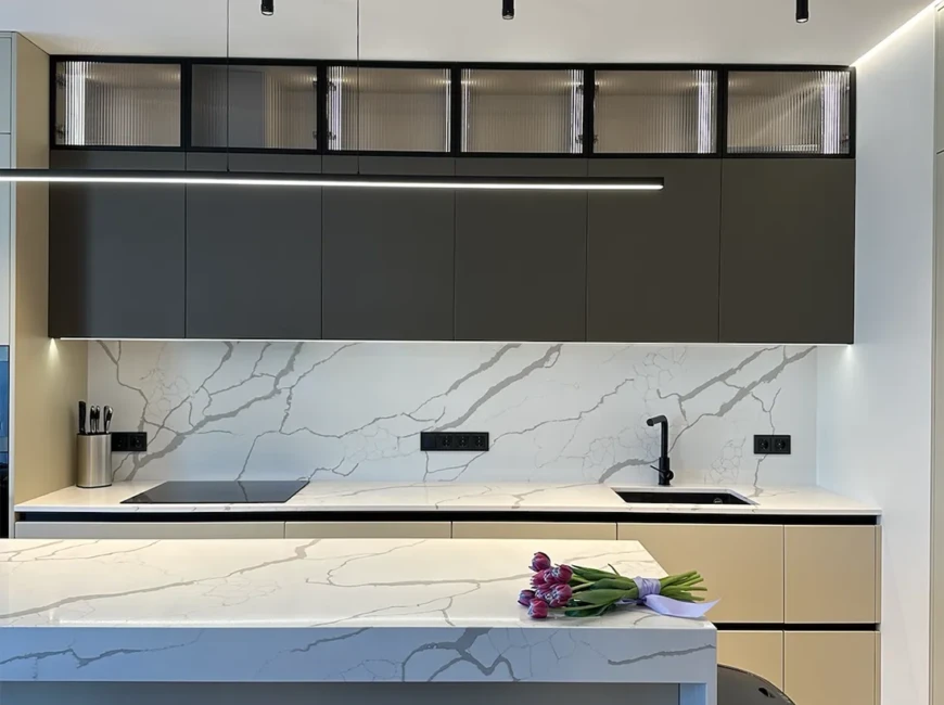 Кухонная столешница, фартук и остров из кварца Tisoro Q740 Calacatta Venato — фото 3 — MAS — Modern Acrylic Stone