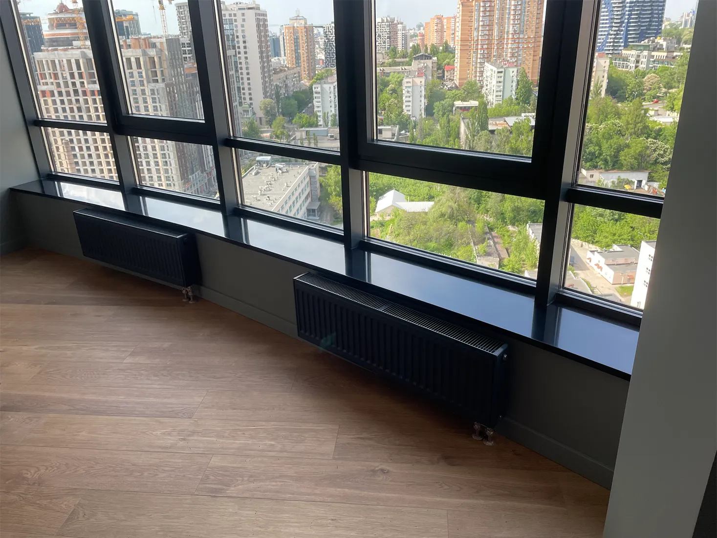 Підвіконня з акрилового каменю Grandex P-105 Pure Black — фото 2 — MAS — Modern Acrylic Stone