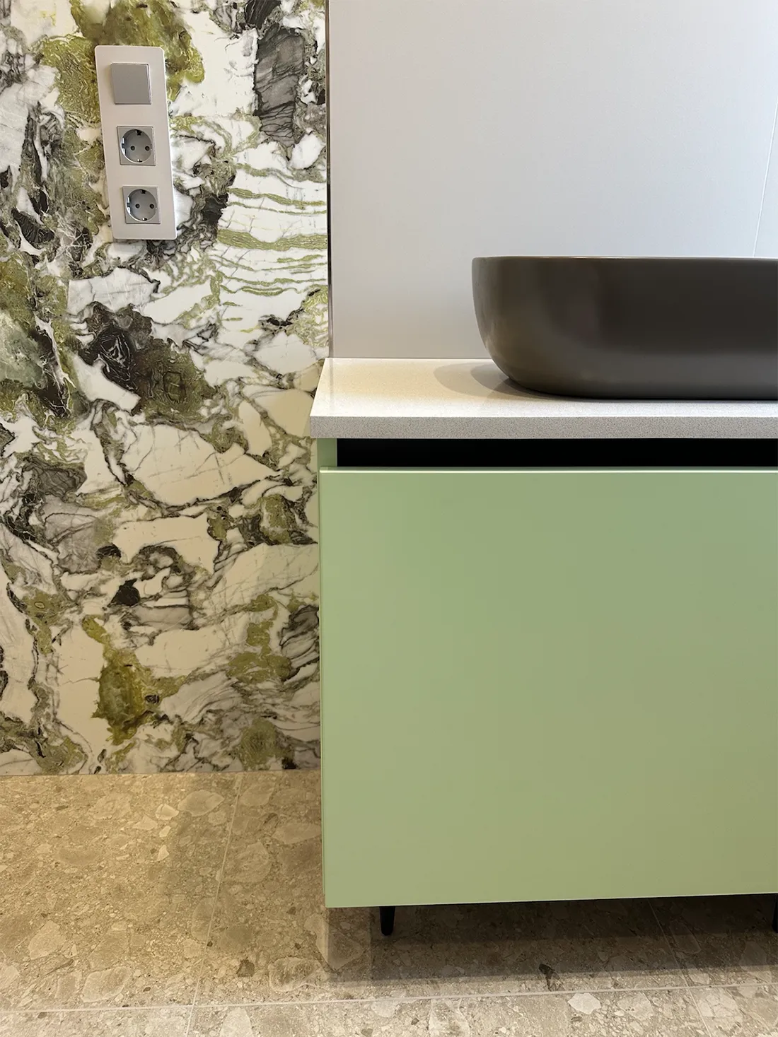 Стільниця на тумбу з кварцу Atem Grey Light 0031 — фото 1 — MAS — Modern Acrylic Stone
