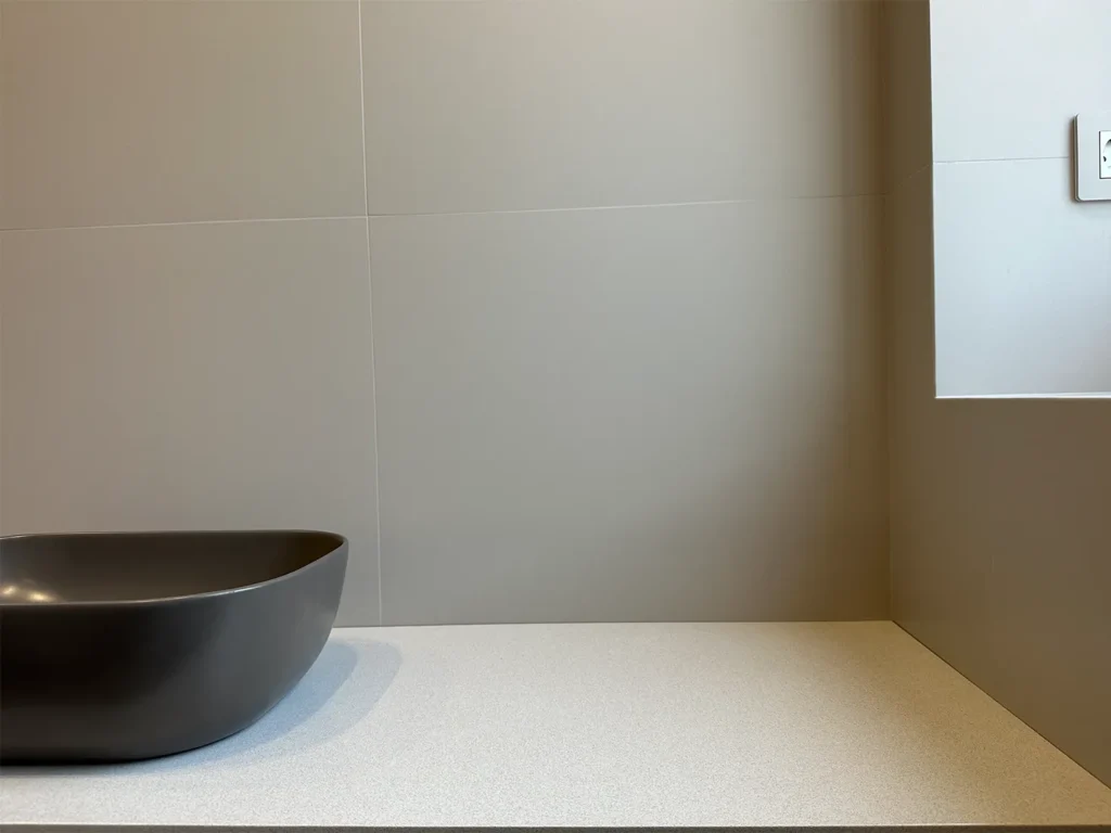 Стільниця на тумбу з кварцу Atem Grey Light 0031 — фото 5 — MAS — Modern Acrylic Stone