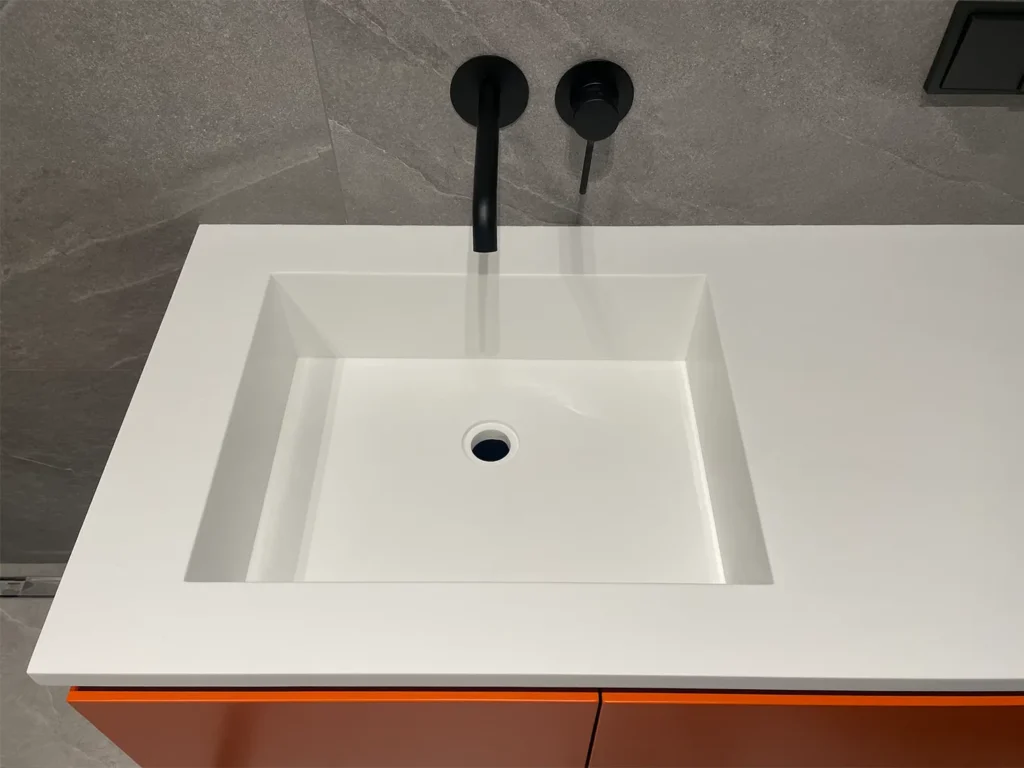 Стільниця з інтегрованою раковиною з акрилу Grandex P-104 Pure White — фото 5 — MAS — Modern Acrylic Stone