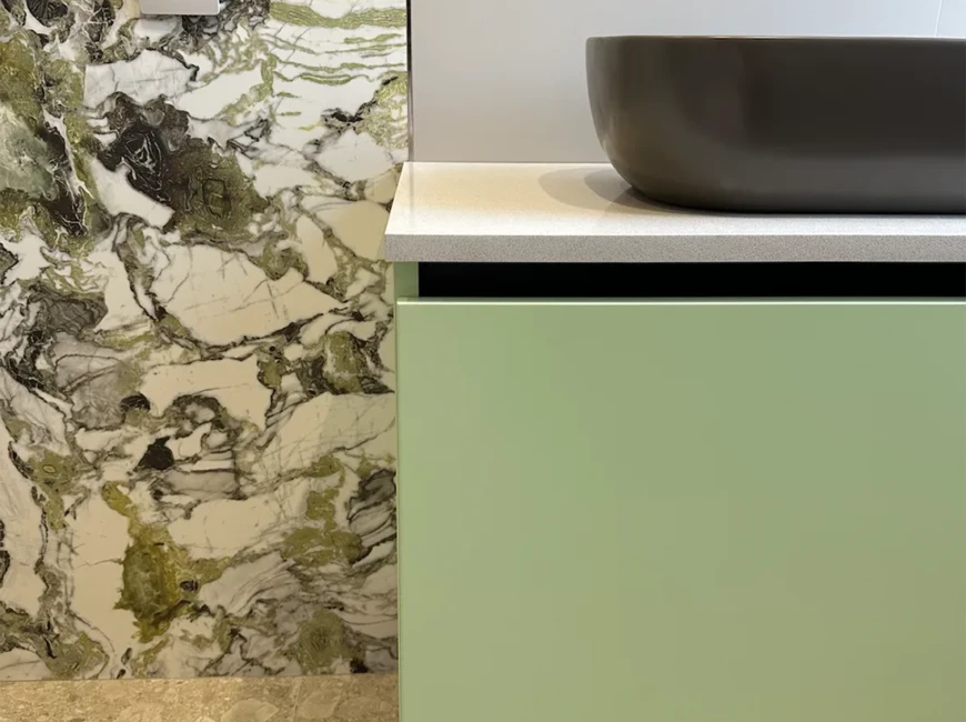 Столешница на тумбу из кварца Atem Grey Light 0031 — фото 1 — MAS — Modern Acrylic Stone