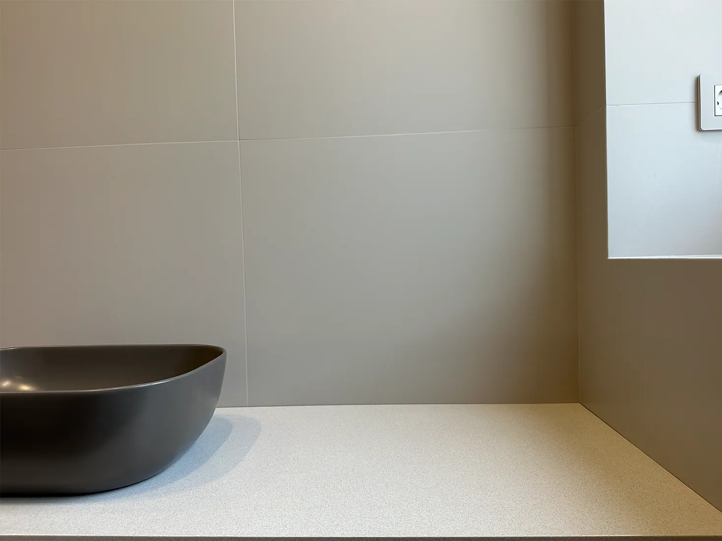 Столешница на тумбу из кварца Atem Grey Light 0031 — фото 5 — MAS — Modern Acrylic Stone