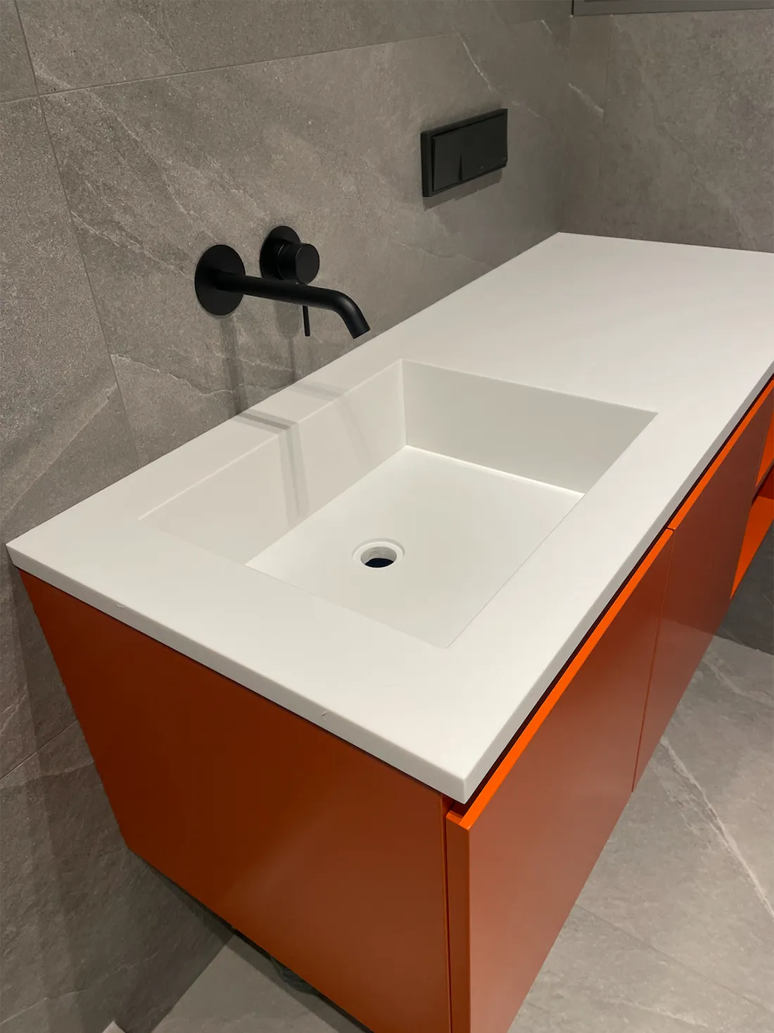 Столешница с интегрированной раковиной из акрила Grandex P-104 Pure White — фото 1 — MAS — Modern Acrylic Stone