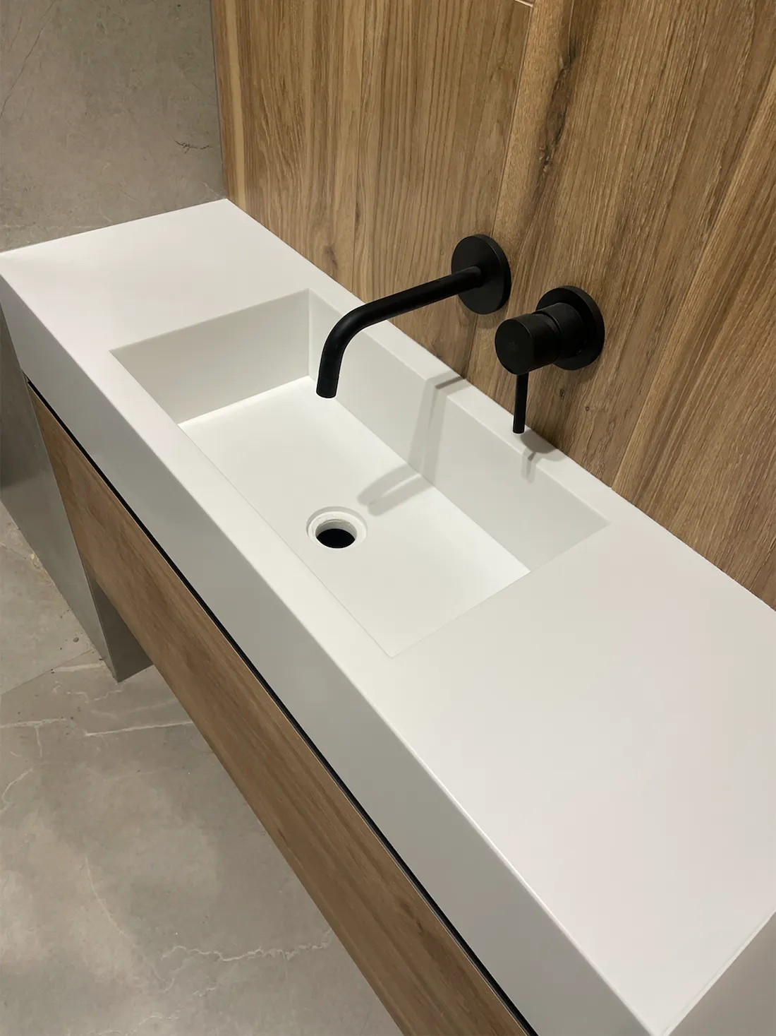 Столешница с прямоугольной раковиной Grandex P-104 Pure White — фото 1 — MAS — Modern Acrylic Stone
