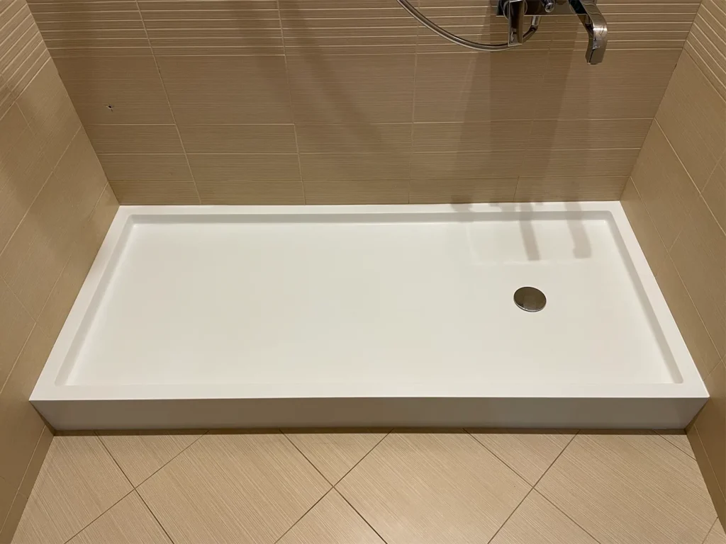 Поддон для душа из акрилового камня Grandex P-104 Pure White — фото 2 — MAS — Modern Acrylic Stone