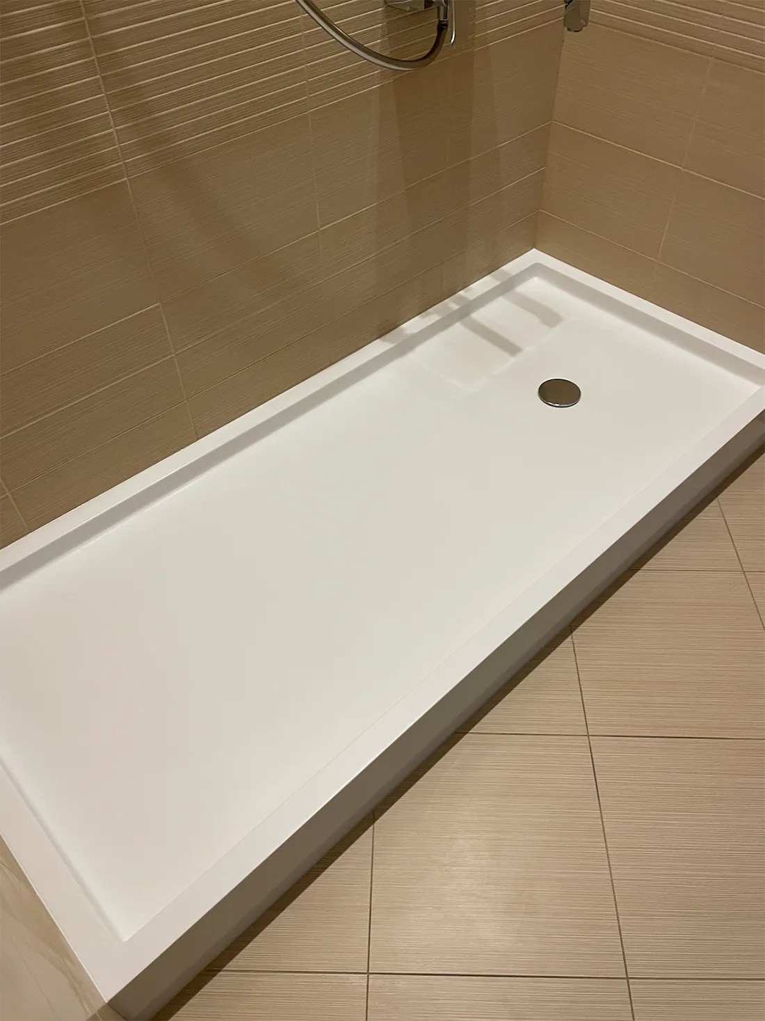 Поддон для душа из акрилового камня Grandex P-104 Pure White — фото 3 — MAS — Modern Acrylic Stone