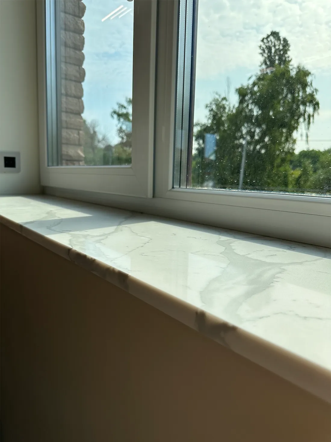 Подоконник из кварцевого камня Avant Quartz 7500 Калакатта Аррас — фото 1 — MAS — Modern Acrylic Stone