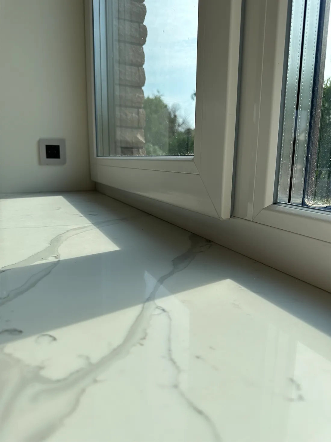 Подоконник из кварцевого камня Avant Quartz 7500 Калакатта Аррас — фото 2 — MAS — Modern Acrylic Stone