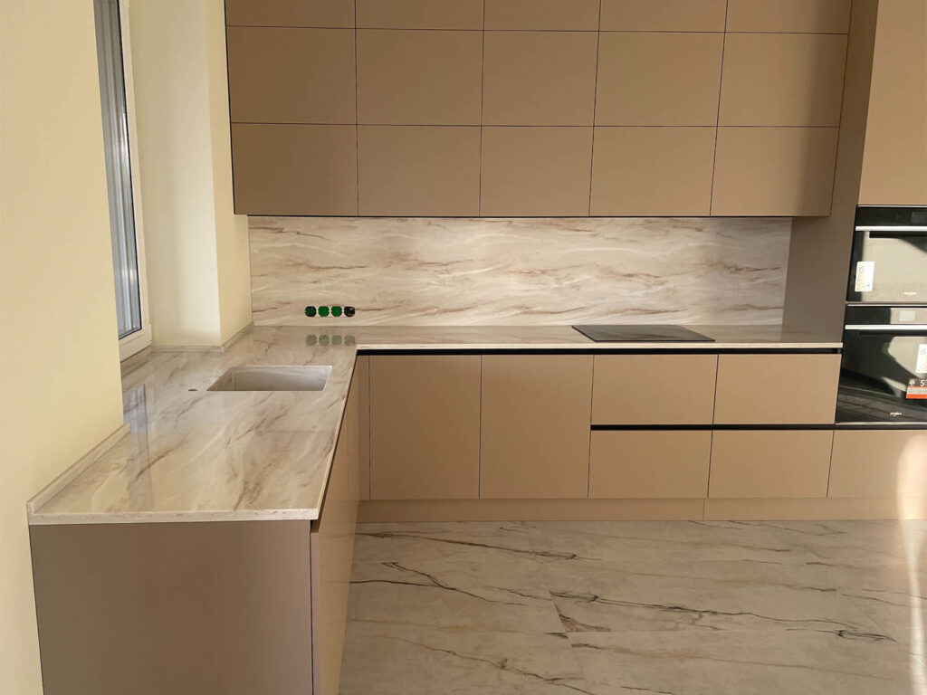 Стільниця з мийкою та фартух на кухню з акрилу Grandex M-717 Shrimp Crust А — фото 5 — MAS — Modern Acrylic Stone