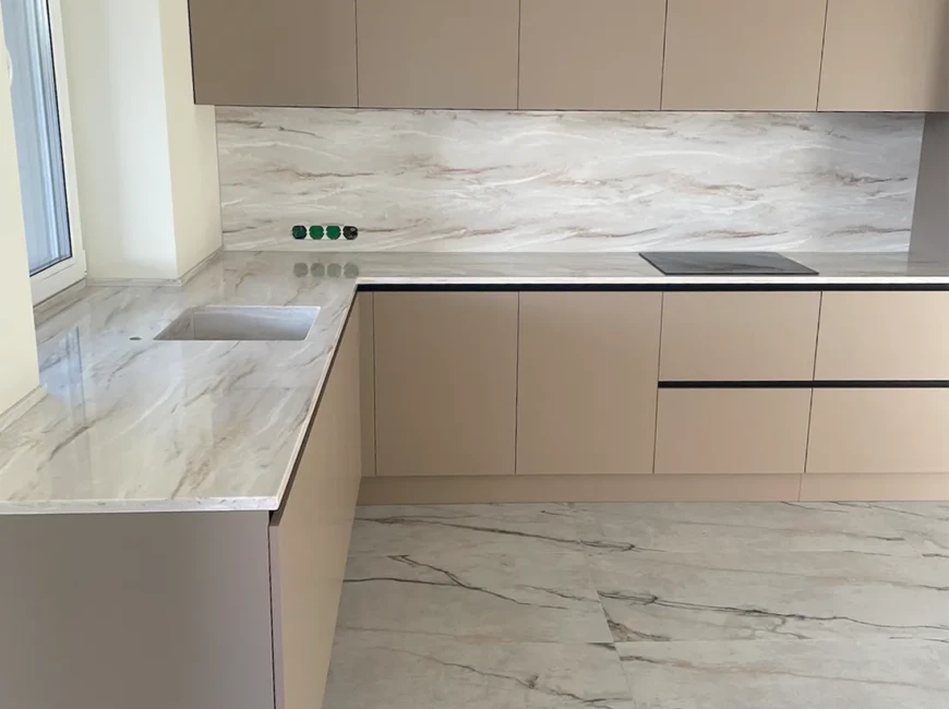 Столешница с мойкой и фартук на кухню из акрила Grandex M-717 Shrimp Crust А — фото 4 — MAS — Modern Acrylic Stone