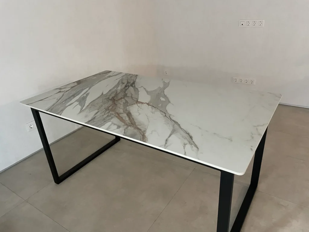 Столешницы и стол из широкоформатного керамогранита Ascale Macchia Vecchia Gold — фото 7 — MAS — Modern Acrylic Stone
