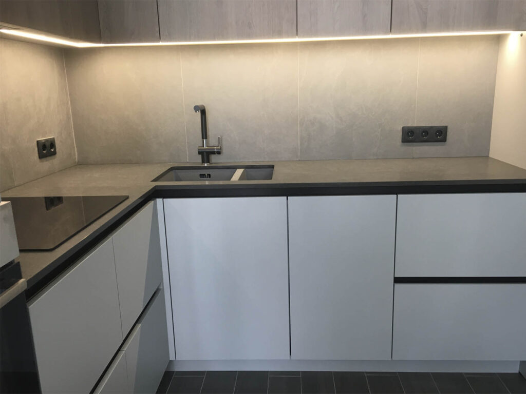Угловая столешница из кварцевого агломерата Vicostone BQ8863 Tartufo — фото 2 — MAS — Modern Acrylic Stone
