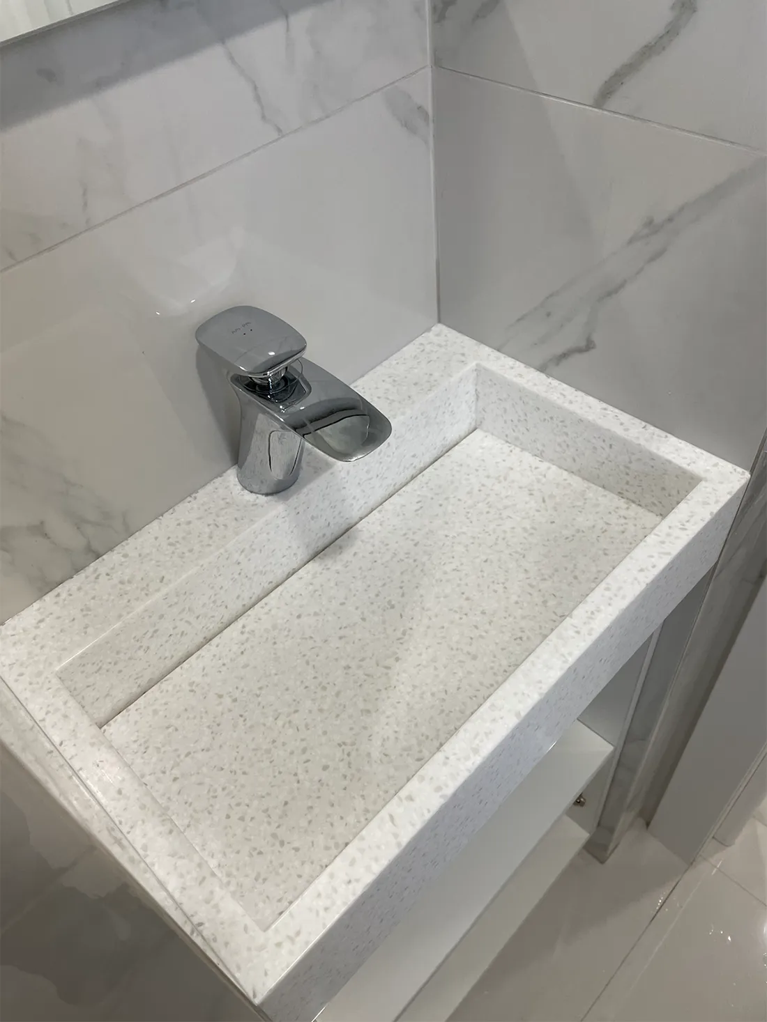 Умывальник из акрилового камня Grandex J-504 Cut Diamond — фото 2 — MAS — Modern Acrylic Stone