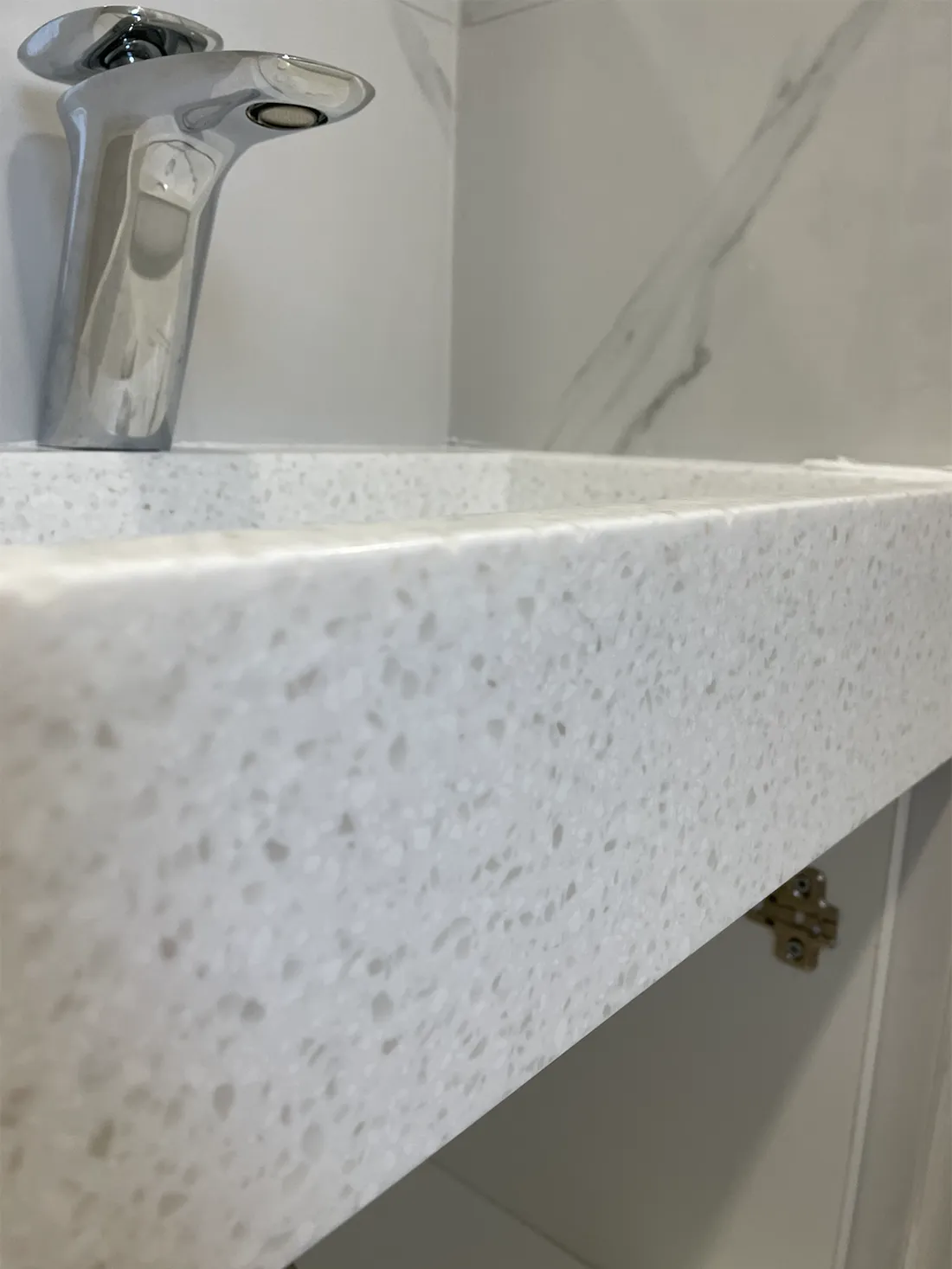 Умывальник из акрилового камня Grandex J-504 Cut Diamond — фото 3 — MAS — Modern Acrylic Stone