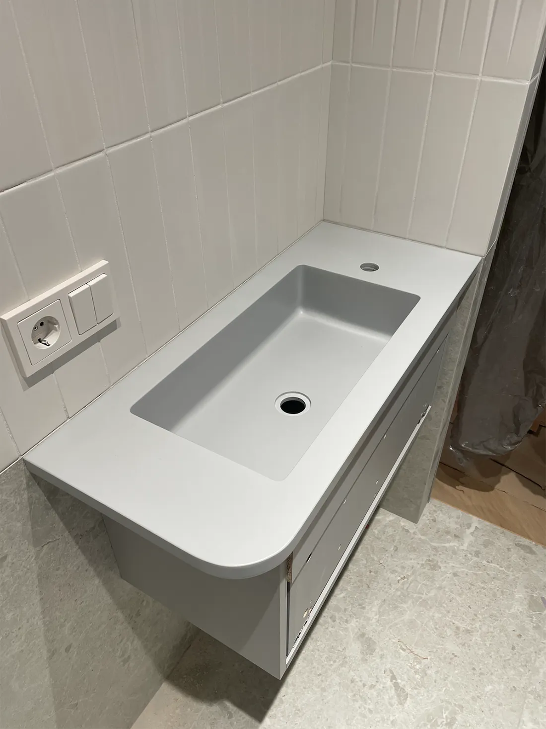 Столешница с раковиной из акрилового камня Grandex P-109 Light Grey — фото 1 — MAS — Modern Acrylic Stone