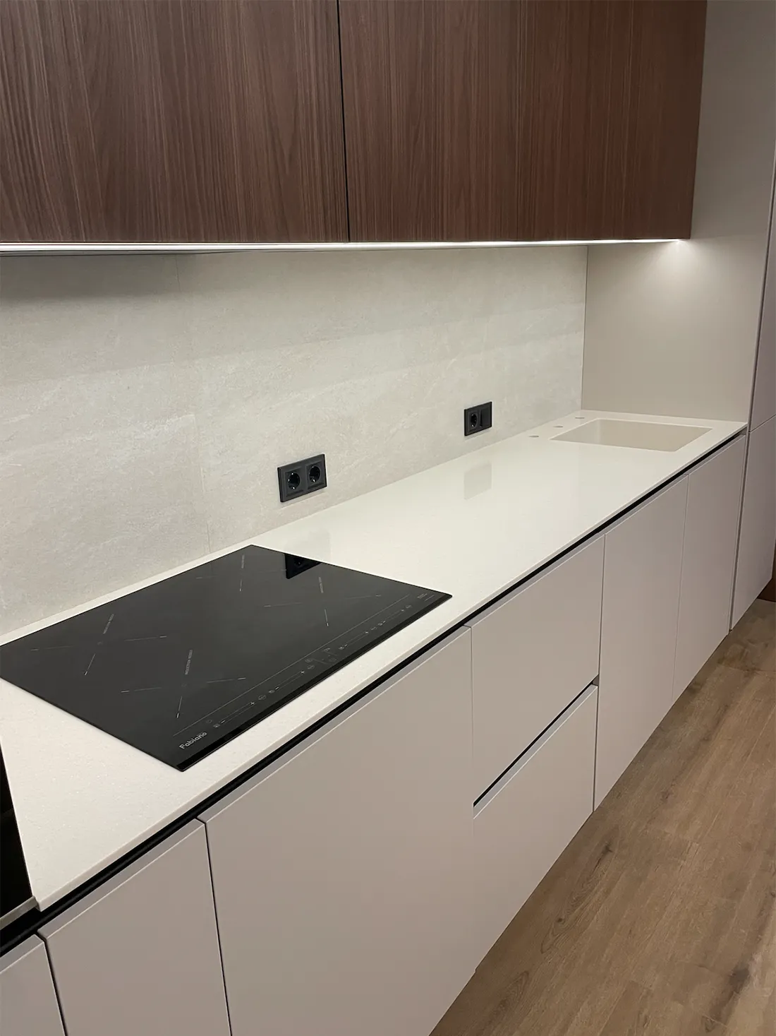 Кухонная столешница с интегрированной мойкой из акрила Grandex S-209 Light Sand — фото 2 — MAS — Modern Acrylic Stone