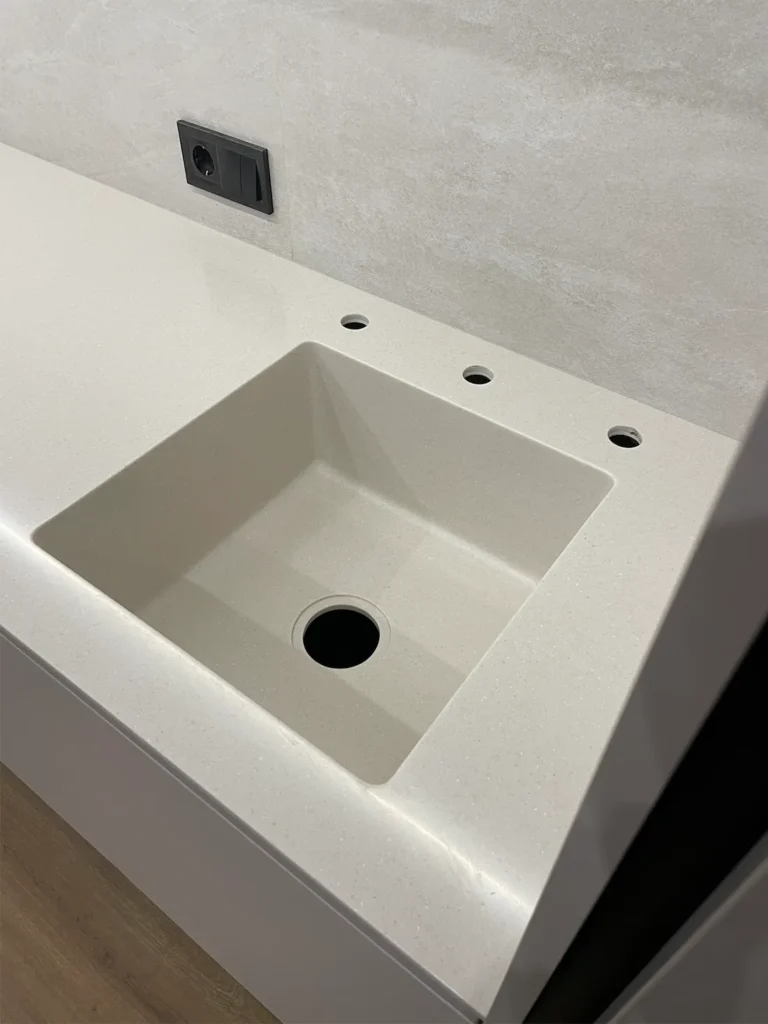 Кухонная столешница с интегрированной мойкой из акрила Grandex S-209 Light Sand — фото 5 — MAS — Modern Acrylic Stone