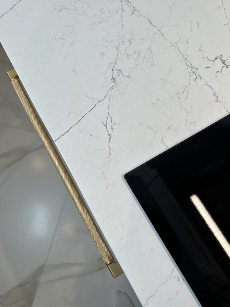Столешница и фартук из кварцевого агломерата Quartzforms Planet Neptune 2025 — фото 5 — MAS — Modern Acrylic Stone