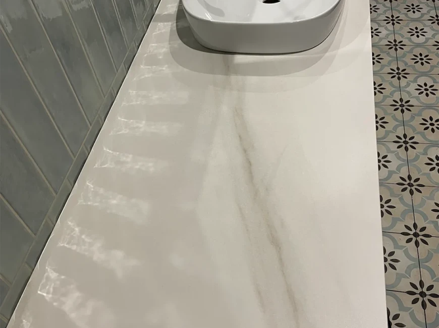 Столешница из широкоформатного керамогранита Keralini Lasa White — фото 4 — MAS — Modern Acrylic Stone