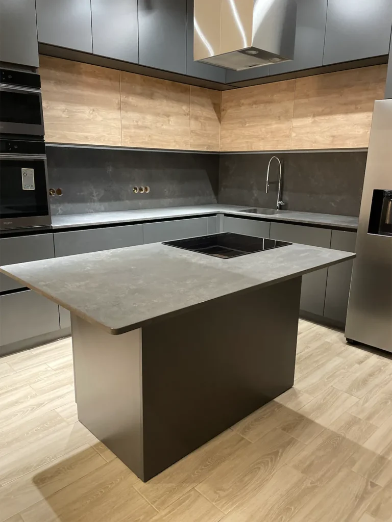 Фартук, угловая столешница, мойка и столешница на остров из кварца Avant Quartz 8800H Cassis — фото 1 — MAS — Modern Acrylic Stone