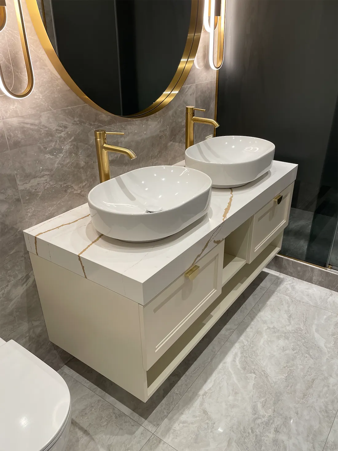 Столешница на тумбу из кварцевого камня Silestone Eternal D’or — фото 1 — MAS — Modern Acrylic Stone