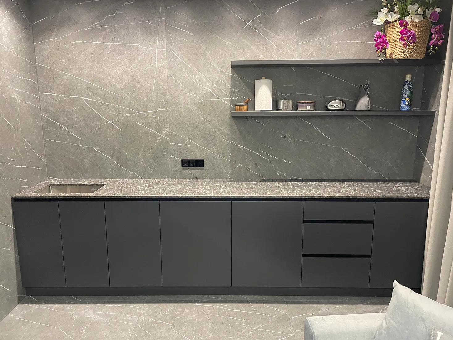 Пряма стільниця з кварцу Caesarstone 6003 Coastal Grey — фото 1 — MAS — Modern Acrylic Stone