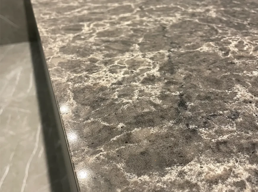 Пряма стільниця з кварцу Caesarstone 6003 Coastal Grey — фото 3 — MAS — Modern Acrylic Stone