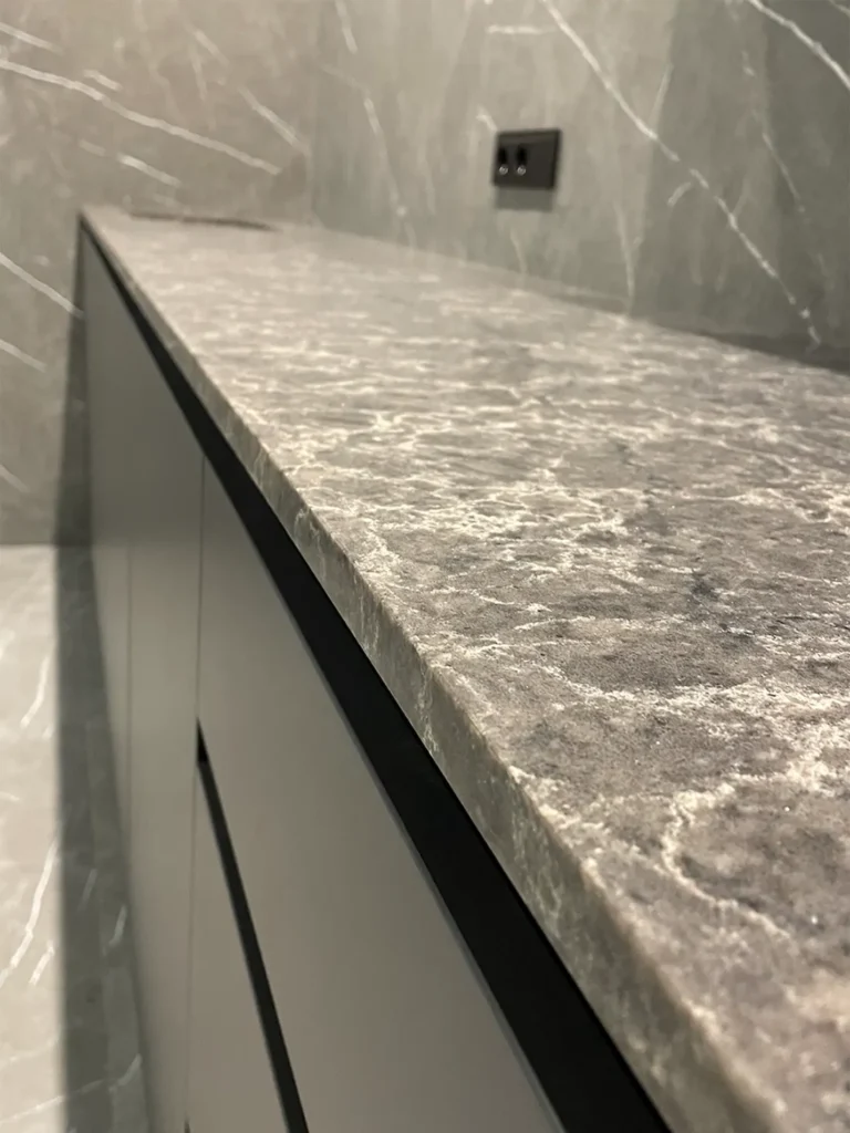 Прямая столешница из кварца Caesarstone 6003 Coastal Grey — фото 4 — MAS — Modern Acrylic Stone