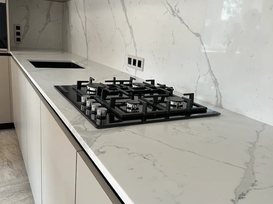 Столешница, фартук и остров с опорой из кварцевого камня Avant Quartz 7500 Калакатта Аррас — фото 2 — MAS — Modern Acrylic Stone