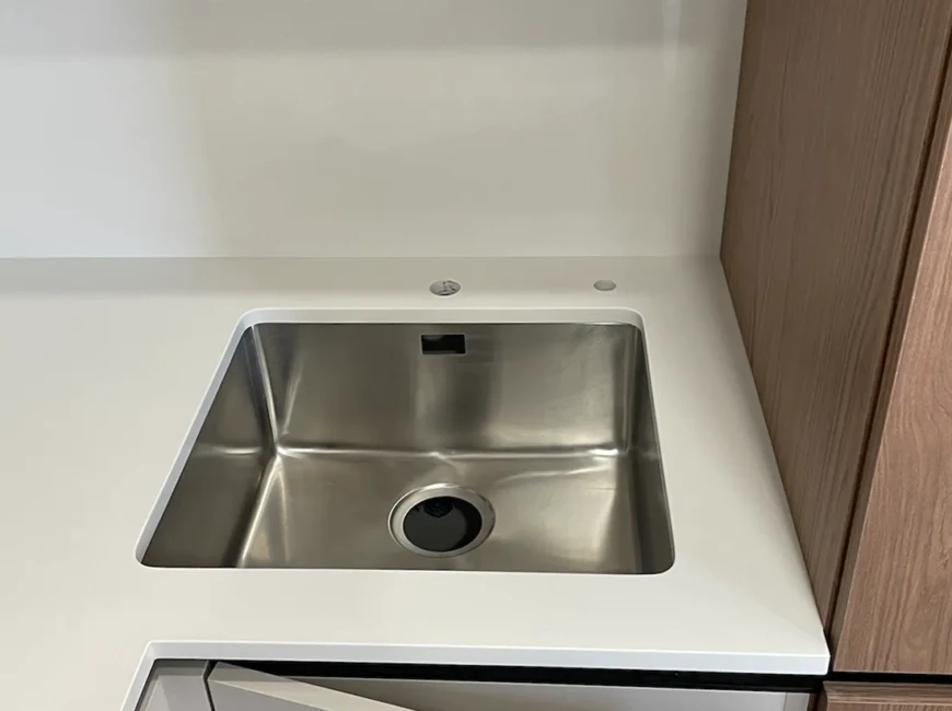 Угловая столешница, фартук и столешница на остров из кварцевого камня Avant Quartz 1000 Дижон — фото 4 — MAS — Modern Acrylic Stone