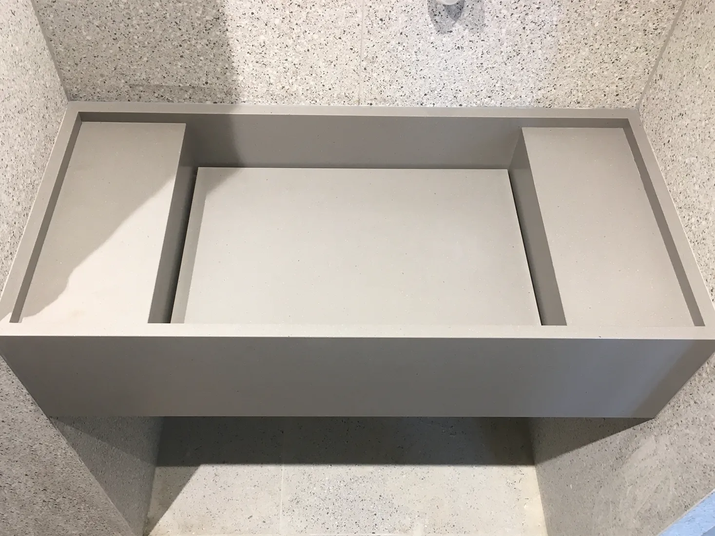 Умивальник з кварцового агломерату Caesarstone 4003 Sleek Concrete — фото 2 — MAS — Modern Acrylic Stone