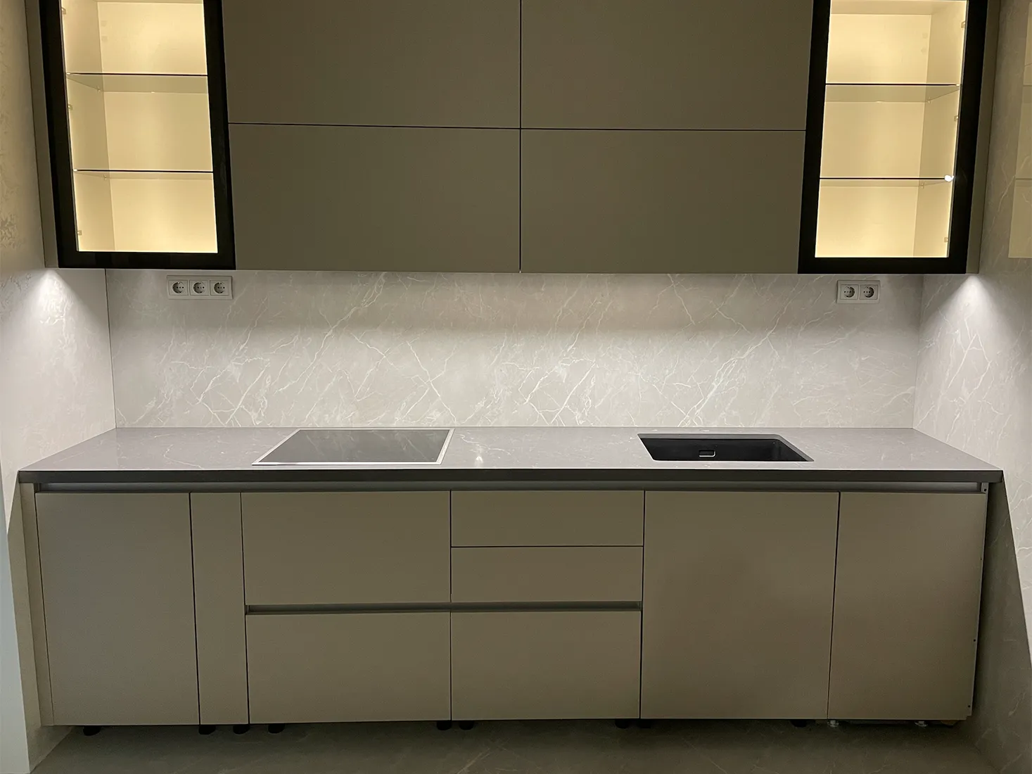 Кухонна стільниця з кварцу Atem Statuario Grey 1105 — фото 1 — MAS — Modern Acrylic Stone