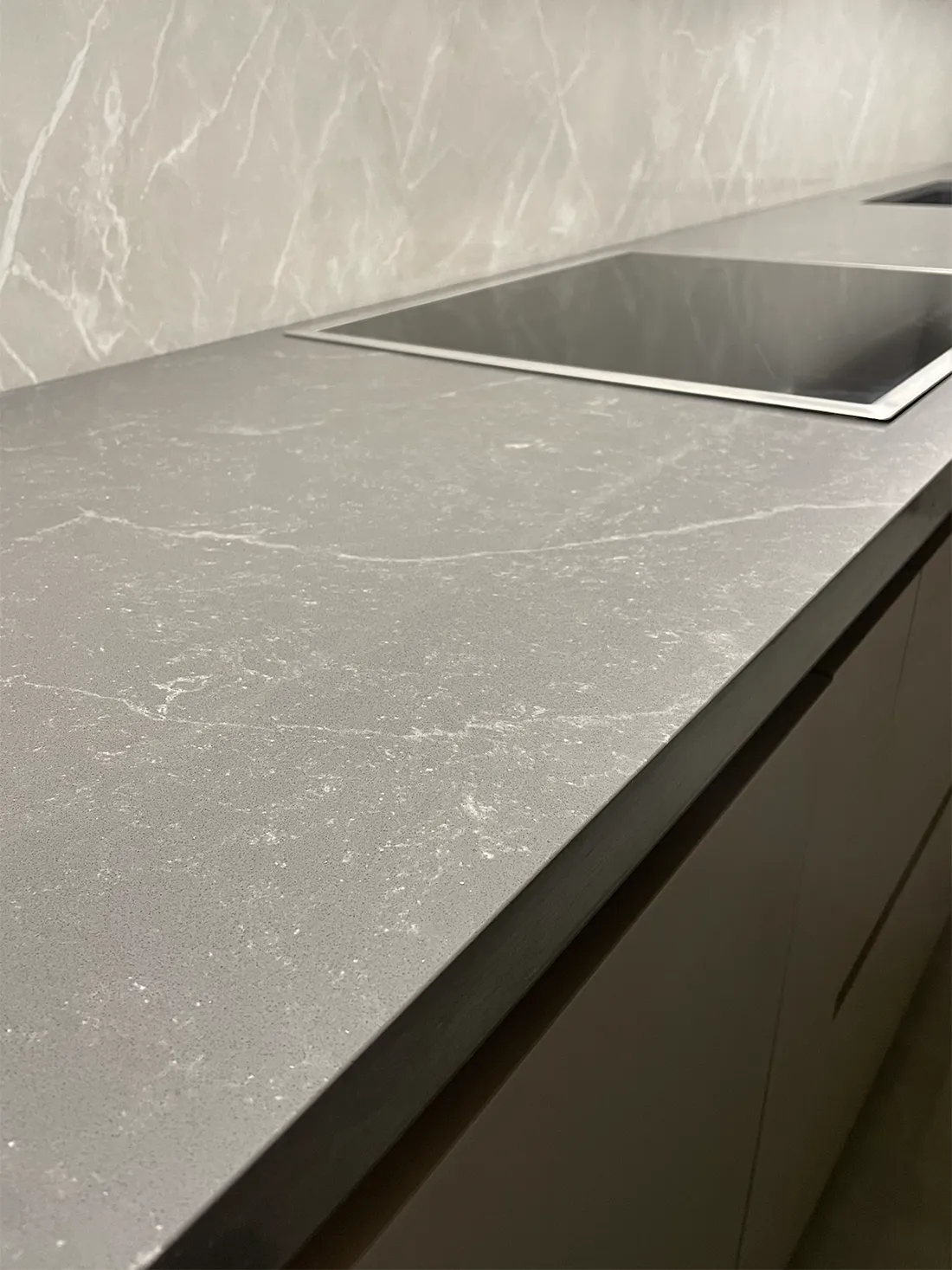 Кухонна стільниця з кварцу Atem Statuario Grey 1105 — фото 3 — MAS — Modern Acrylic Stone