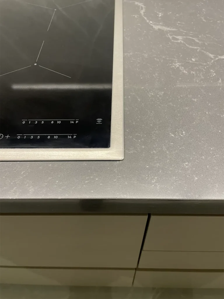 Кухонная столешница из кварца Atem Statuario Grey 1105 — фото 6 — MAS — Modern Acrylic Stone